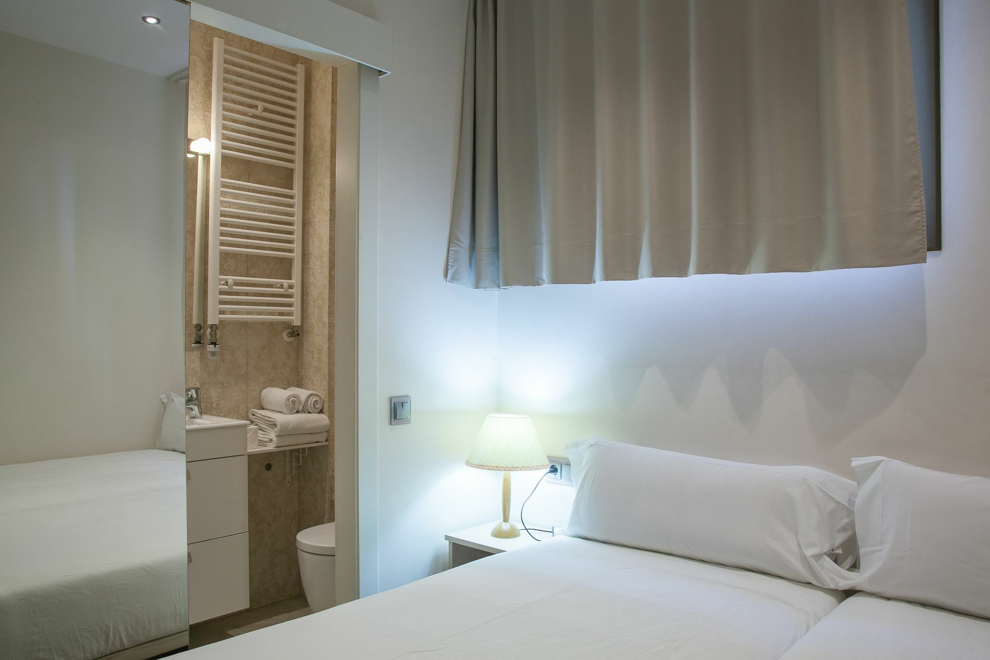 Hostal Excellence Barcelona Exterior foto